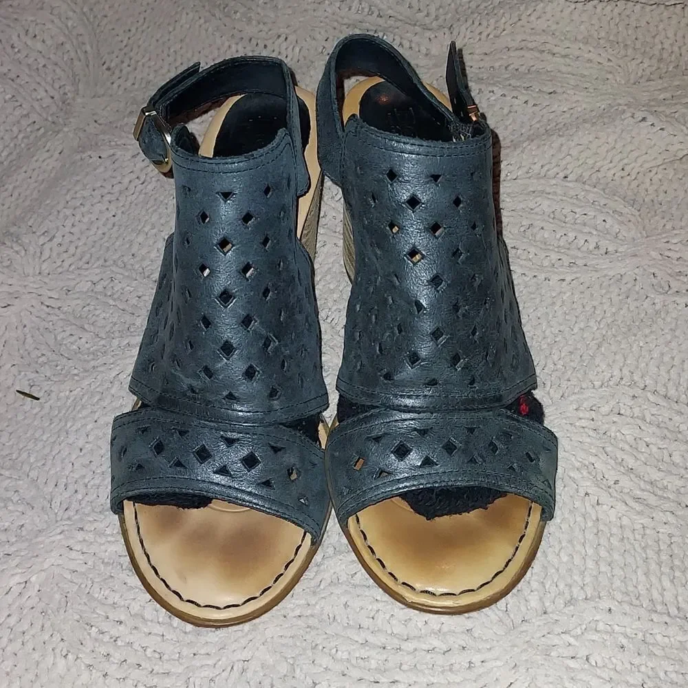 Born Platform Pumps Heels shoes 8M
